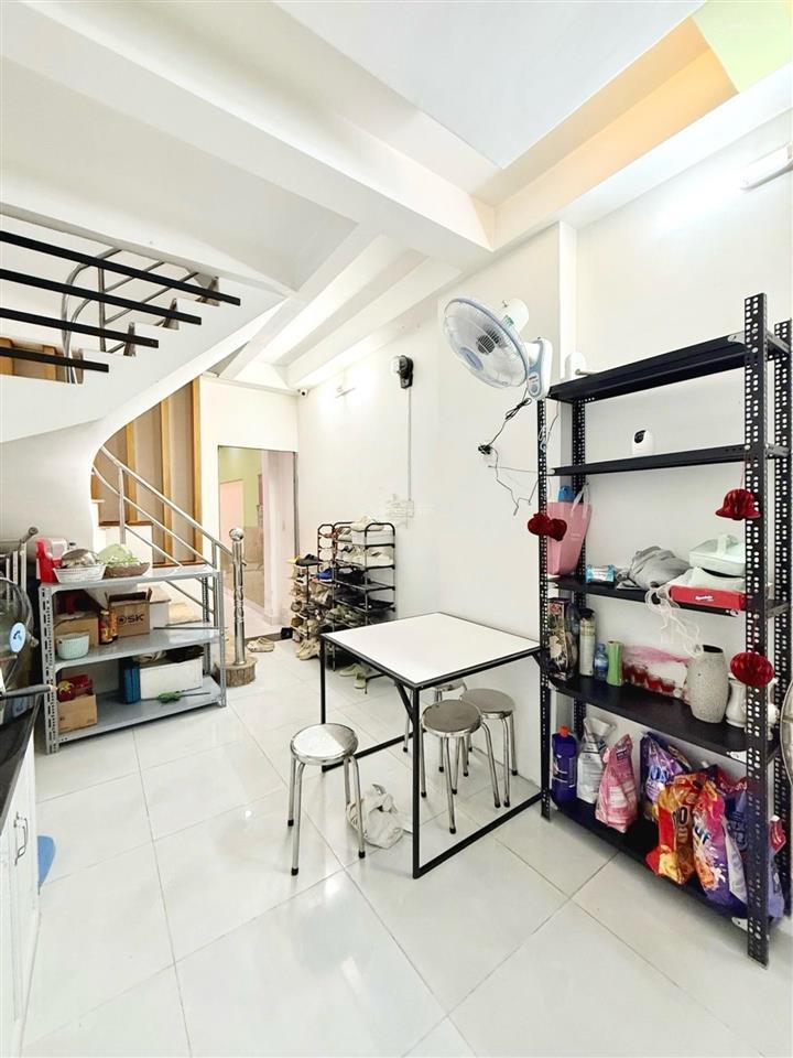 Phan xích long 1/ phú nhuận  kd chdv  sát mặt tiền  4tầng btct  sẵn dòng tiền cao  50m2