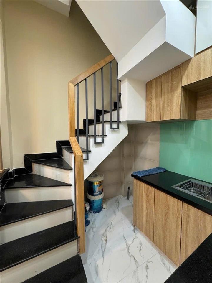 Nhà mới đẹp  sát mặt tiền thích quảng đức  sd 36m2 3 tầng chỉ 3 tỷ nhỉnh
