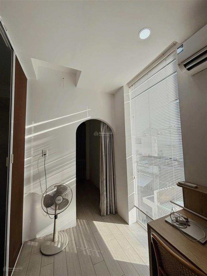 Nhà nguyễn văn công  sát sân bay  đối diện bv 175  45m2 5tầng chỉ 6ty nhỉnh  sẵn dòng tiền cao