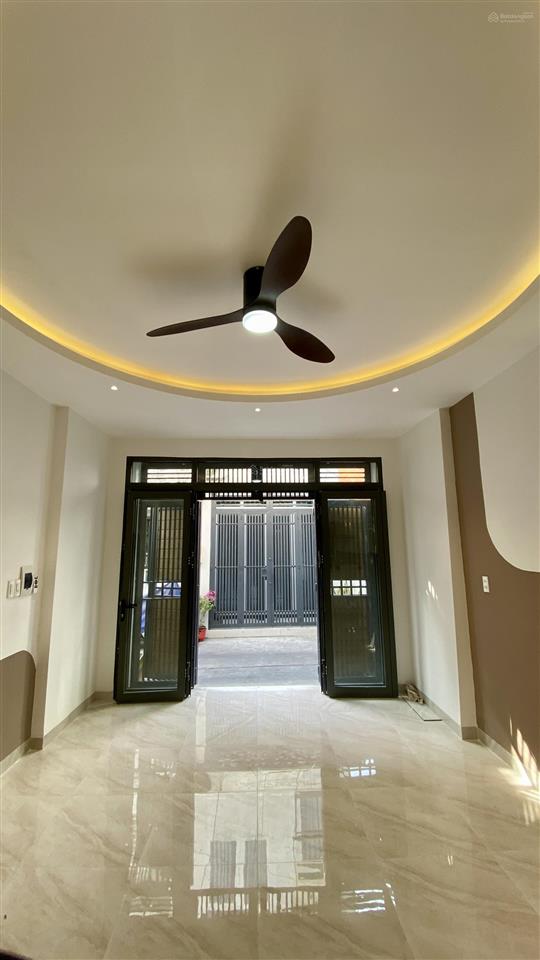 Cách ngã tư bốn xã 400m  nhà 3pn có pn dưới trệt  3.8m x 12m  shr hoàn công đầy đủ  đường 4.5m