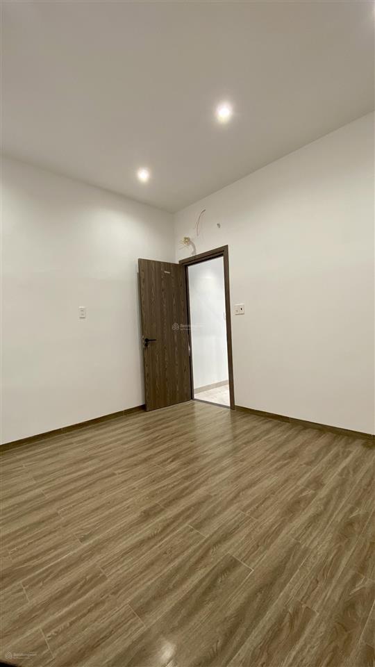 Cách ngã tư bốn xã 400m  nhà 3pn có pn dưới trệt  3.8m x 12m  shr hoàn công đầy đủ  đường 4.5m