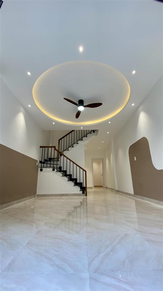 Cách ngã tư bốn xã 400m  nhà 3pn có pn dưới trệt  3.8m x 12m  shr hoàn công đầy đủ  đường 4.5m