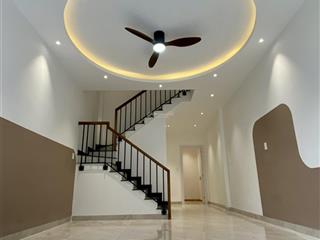 Cách ngã tư bốn xã 400m  nhà 3pn có pn dưới trệt  3.8m x 12m  shr hoàn công đầy đủ  đường 4.5m