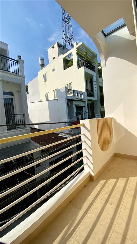 Cách ngã tư bốn xã 400m  nhà 3pn có pn dưới trệt  3.8m x 12m  shr hoàn công đầy đủ  đường 4.5m