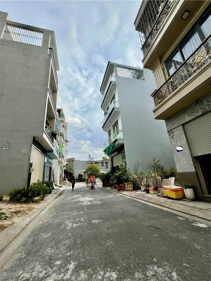 Bán nhà đường hương lộ 2  cách bvđk bình tân 200m  5x11  4pn  đường 7m phân lô đồng bộ