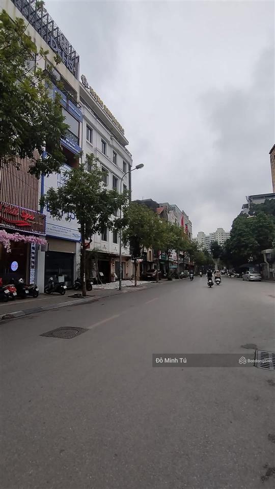 Nhà c4 mp khúc thừa dụ 35m2, vỉa hè 5m, 2 thoáng, sổ vuông, qh ổn định, gần cầu giấy, kinh doanh