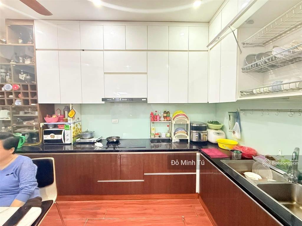 Nhà mặt ngõ lý nam đế 61m2*4t, mt 4.9m, ngõ rộng 3m, 30m ra phố, 2 thoáng, sổ vuông, về ở ngay