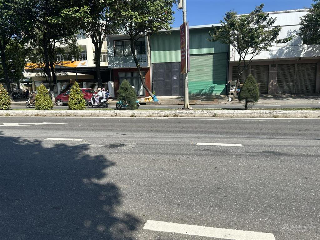 Bán nhà mặt tiền cách mạng tháng tám gần ngay ông ích đường, thuận tiện kinh doanh