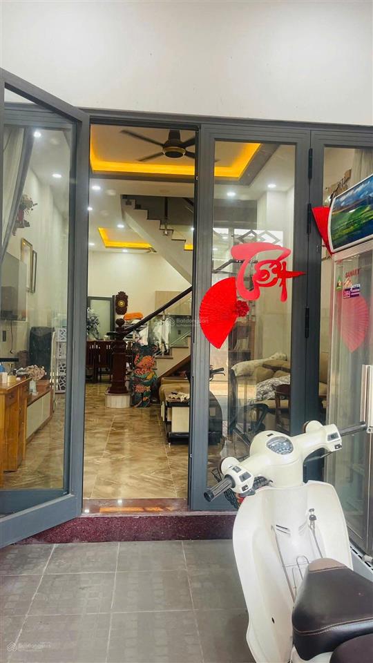 Bán nhà đẹp, mặt tiền đường số rộng 12m, vỉa hè 2 bên, dt 56,2m2, 3 tầng, tt quận 9, chỉ 5,1 tỷ