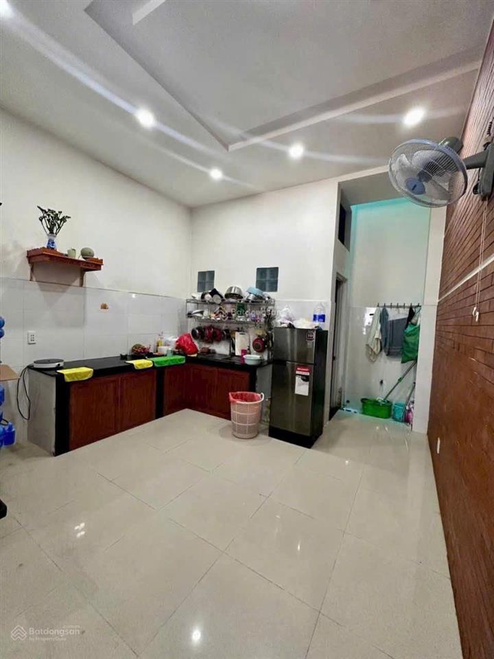 Cho thuê nhà nguyên căn hẻm xe hơi, 3pn, 2 wc, quận 9, 6tr