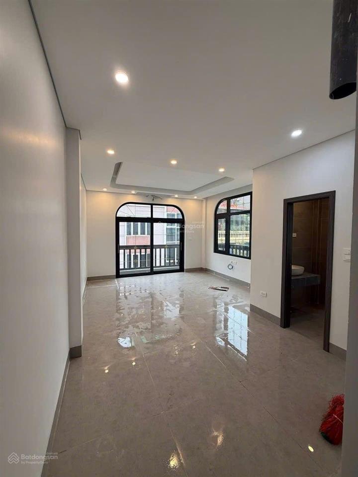 Bán nhà lô góc ngã tư văn cao, đội cấn, nhỉnh 29 tỷ, dt 80m, ô tô tránh, gara