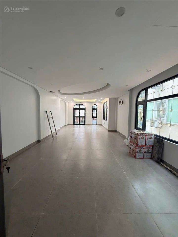 Bán nhà lô góc ngã tư văn cao, đội cấn, nhỉnh 29 tỷ, dt 80m, ô tô tránh, gara