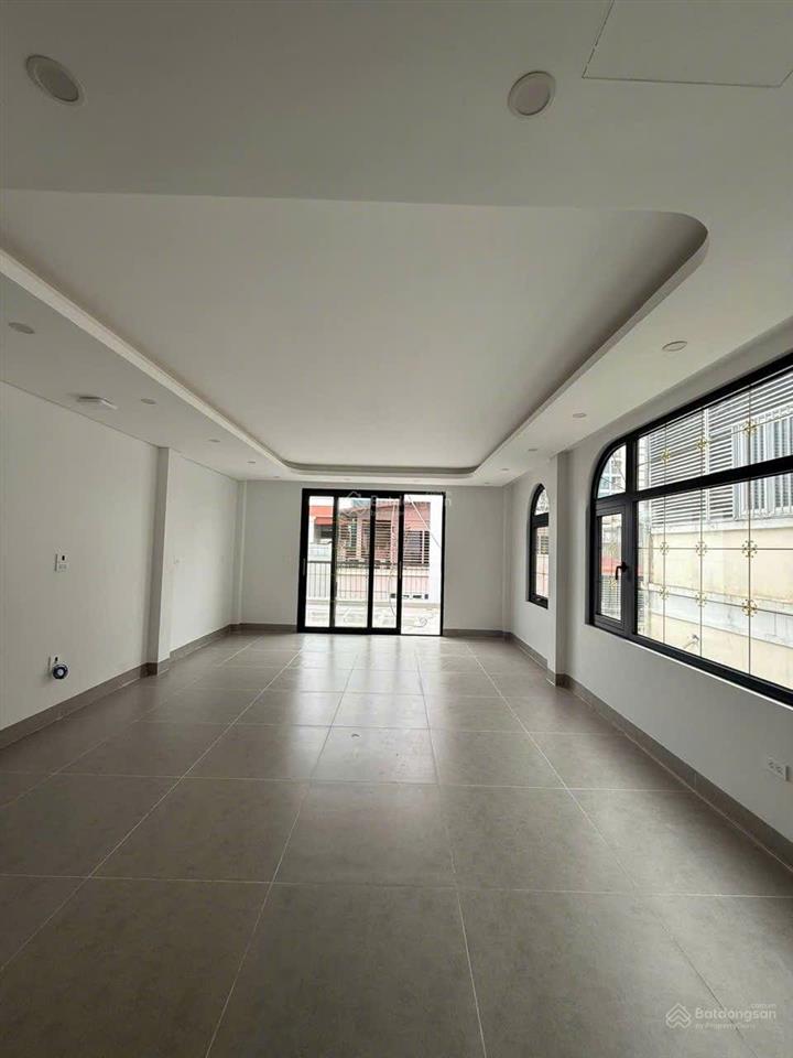 Bán nhà lô góc ngã tư văn cao, đội cấn, nhỉnh 29 tỷ, dt 80m, ô tô tránh, gara