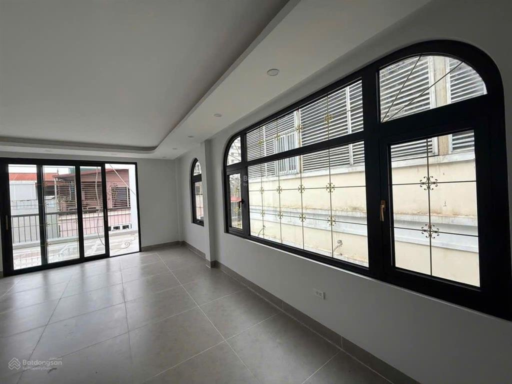 Bán nhà lô góc ngã tư văn cao, đội cấn, nhỉnh 29 tỷ, dt 80m, ô tô tránh, gara