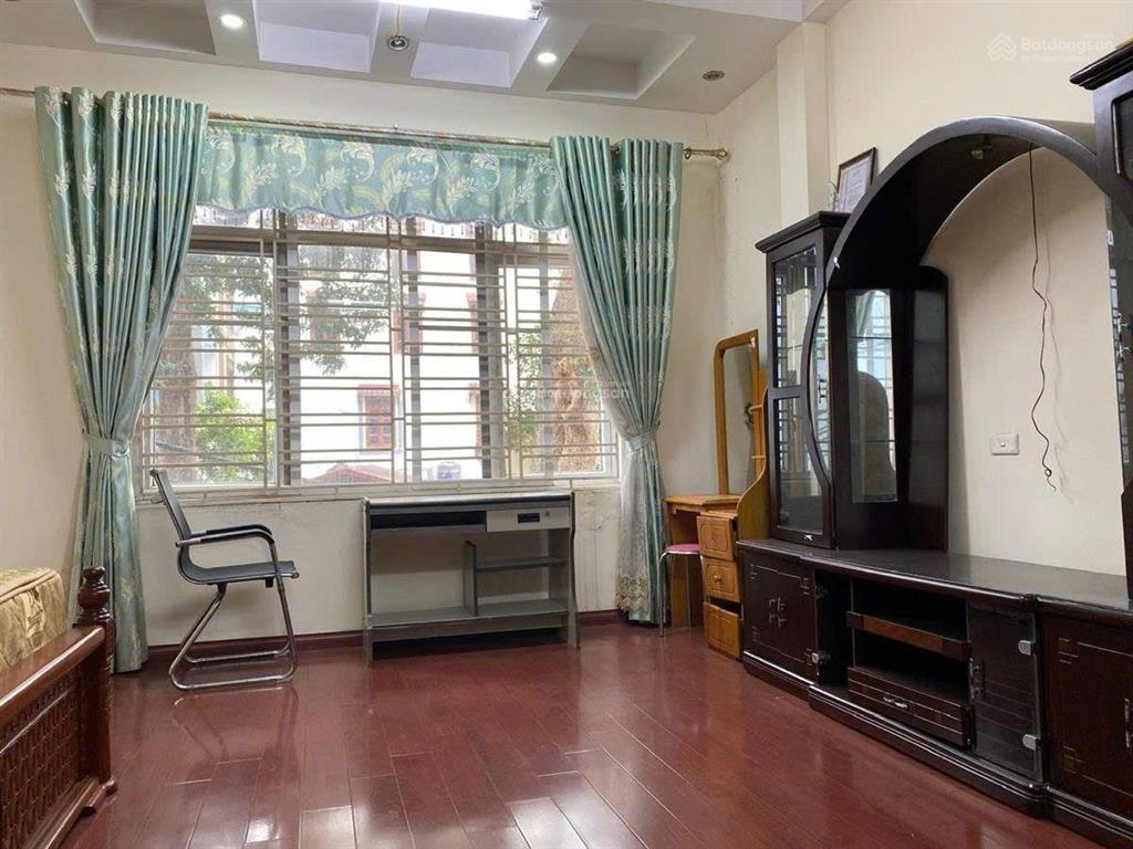 Bán nhà ngã tư văn cao thụy khuê  hơn 16 tỷ  dt 50m2, đường ô tô 7 chỗ