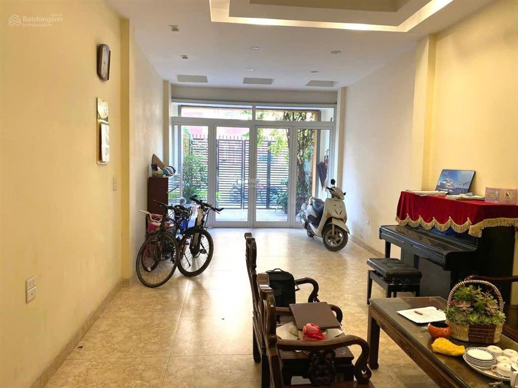 Bán phân lô quân đội phố hoàng sâm  nhỉnh 32 tỷ  dt 110m  ô tô  thang máy  2 thoáng