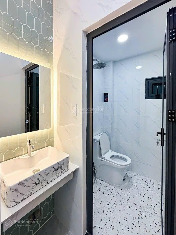 Bán lỗ nhà an dương vương, quận 5. giá 4,09 tỷ, dt 56m2,  như 0766 372 ***, đường hẻm 4m rộng