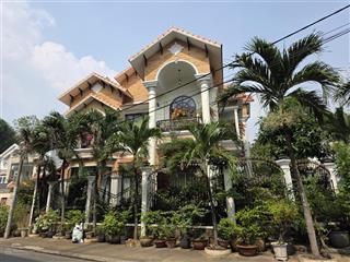 Biệt thự cần bán gấp để đi định cư nên chỉ bán đất tặng nhà. diện tích 260m2, giá 16,5 tỷ