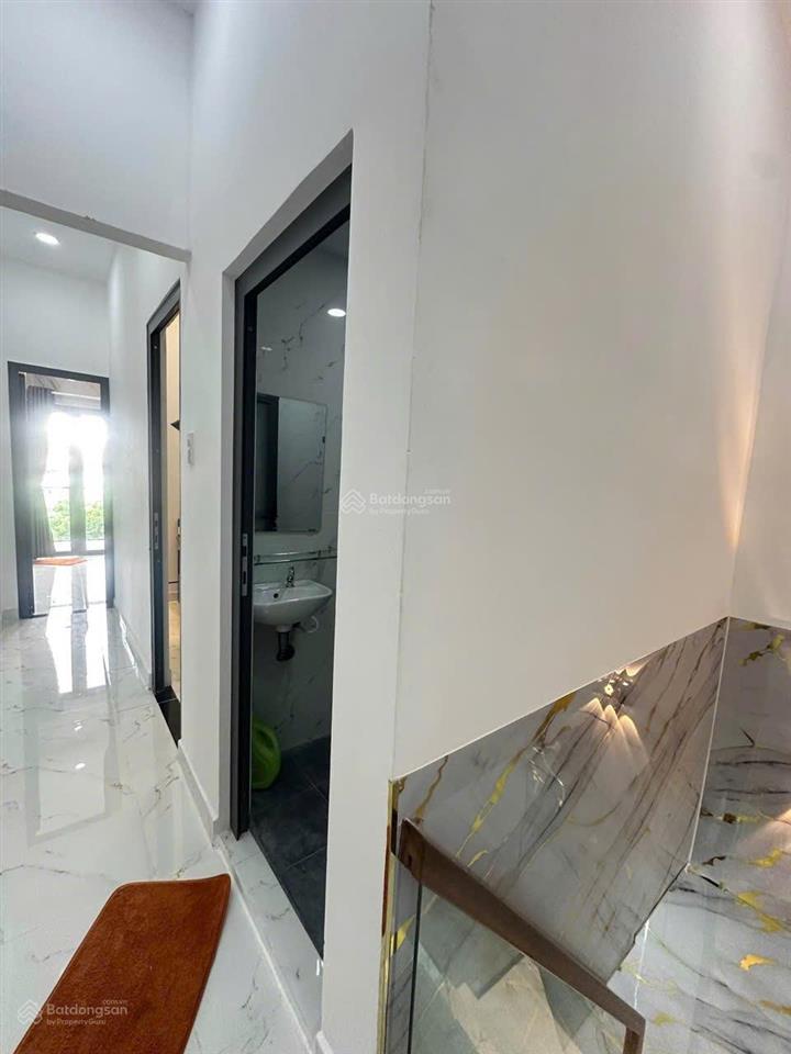 Nhà q12 sát gò vấp 3.25 tỷ  hẻm ô tô tránh tới cửa
