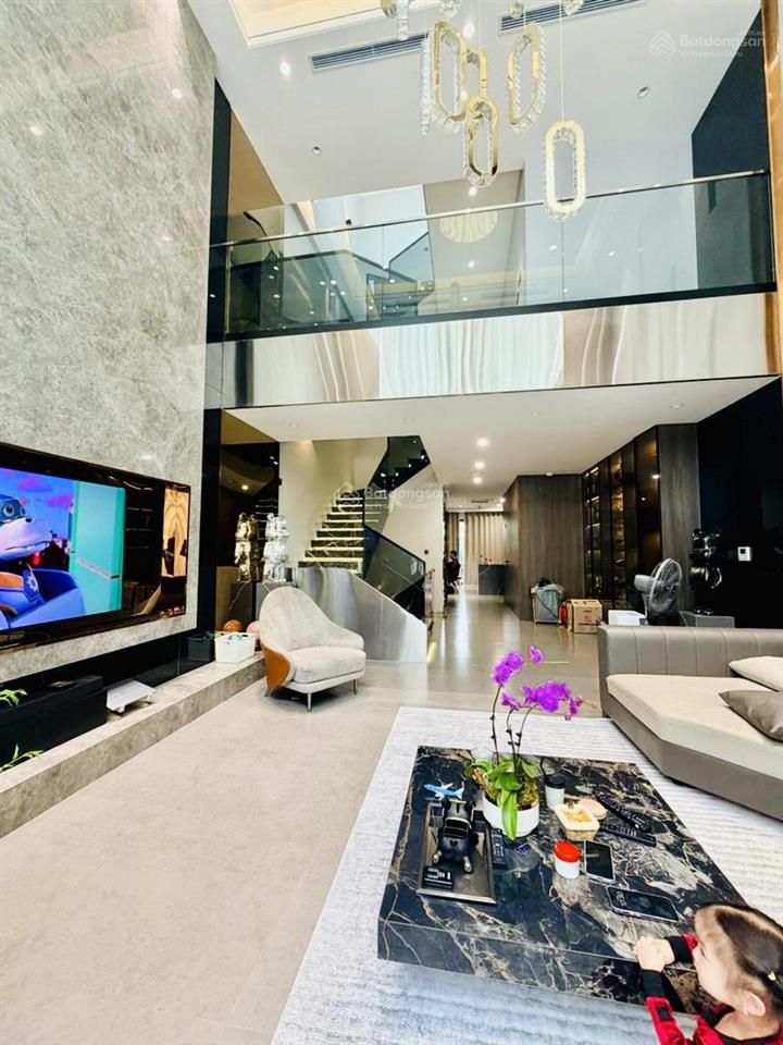 Nhà 6 tầng thang máy oto vào nhà tại phố nguyễn công hoan. 98m2 mt5,5m. giá 36 tỷ. 0793 198 ***