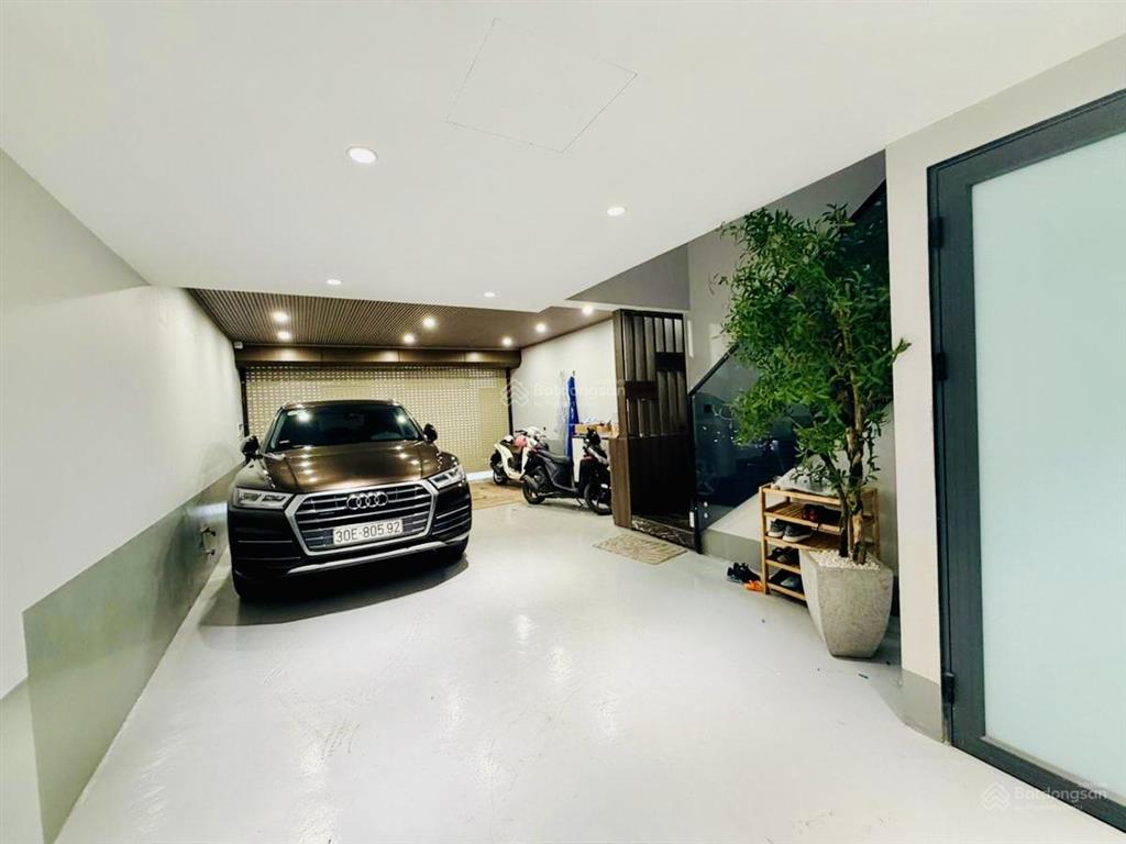 Nhà 6 tầng thang máy oto vào nhà tại phố nguyễn công hoan. 98m2 mt5,5m. giá 36 tỷ. 0793 198 ***