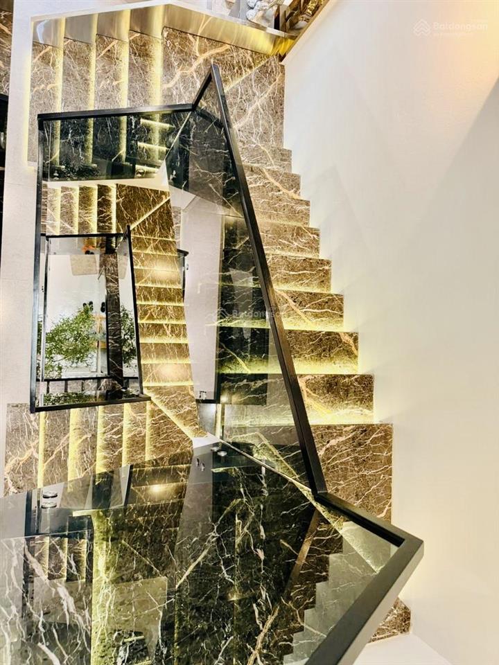 Nhà 6 tầng thang máy oto vào nhà tại phố nguyễn công hoan. 98m2 mt5,5m. giá 36 tỷ. 0793 198 ***