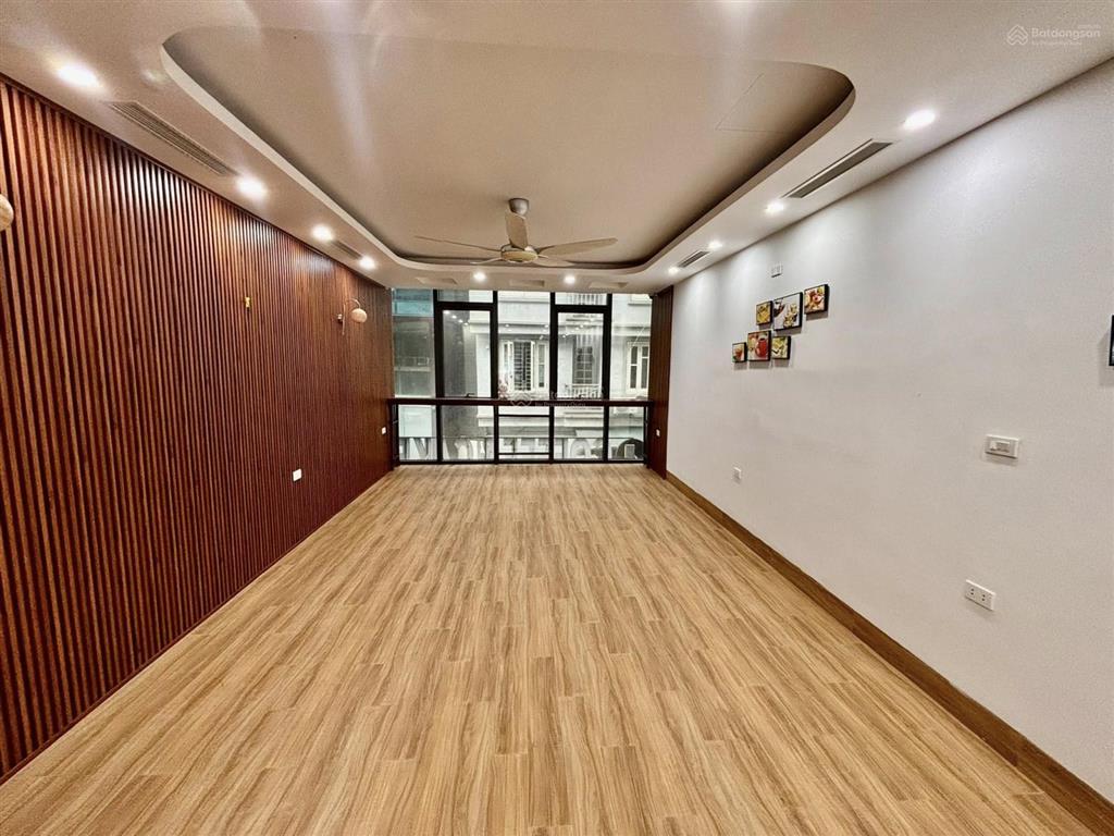 Chính chủ bán nhà phân lô nguyễn chánh  vỉa hè 4 ô tô tránh nhau  dt 70m2, 8tmt 5m. 0793 198 ***