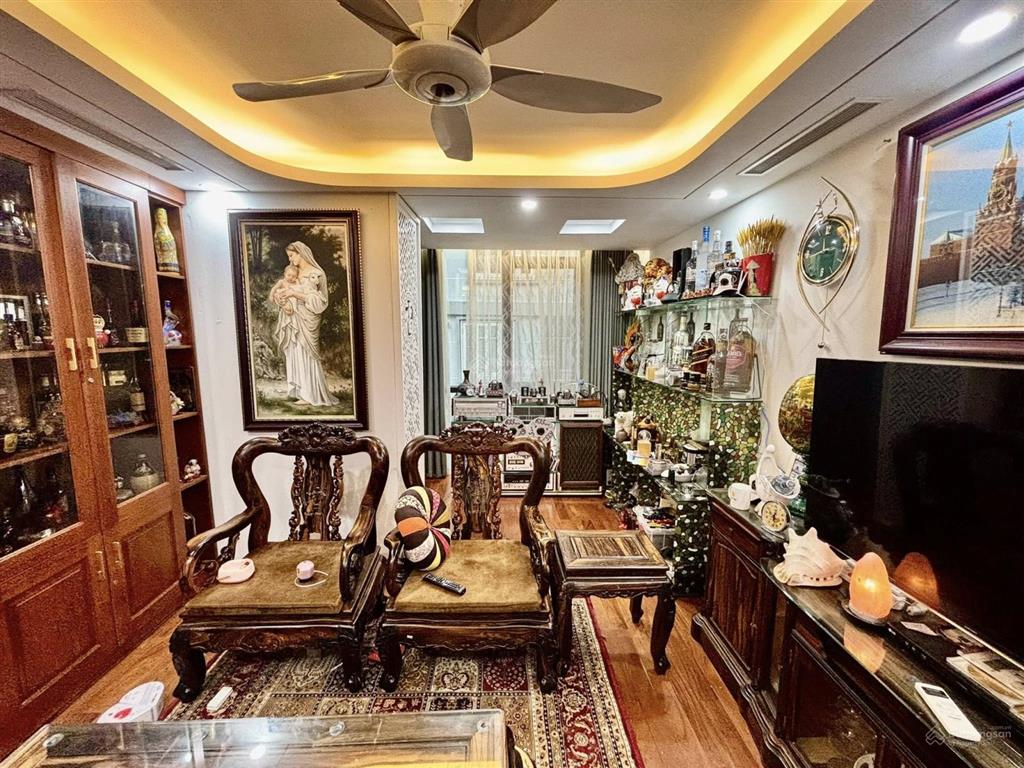 Chính chủ bán nhà phân lô nguyễn chánh  vỉa hè 4 ô tô tránh nhau  dt 70m2, 8tmt 5m. 0793 198 ***