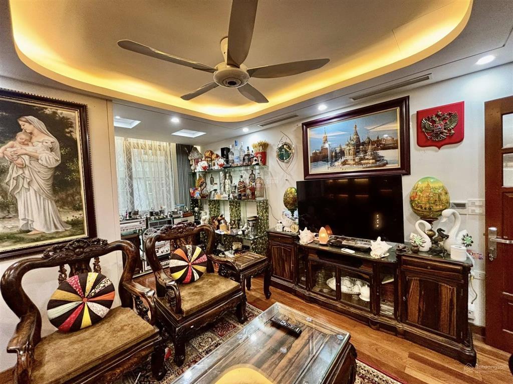 Chính chủ bán nhà phân lô nguyễn chánh  vỉa hè 4 ô tô tránh nhau  dt 70m2, 8tmt 5m. 0793 198 ***