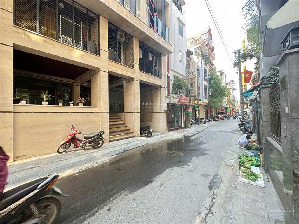 Tòa nhà mặt phố tại cầu giấy. 8 tầng 2 hầm. 219m2  mt 10m. dt 300 tr/tháng.  0793 198 ***