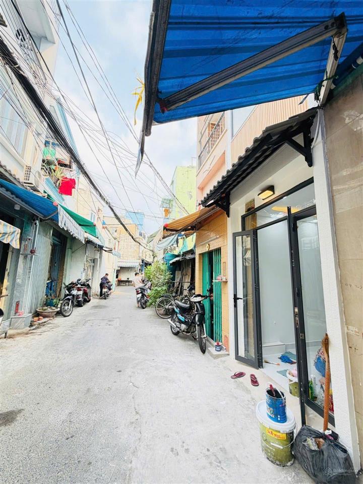 Nhà nhỏ xinh ngay bình tiên q6  btct 3 tầng  hẻm xe hơi thông  mới tinh ở ngay  nhỉnh 2 tỷ