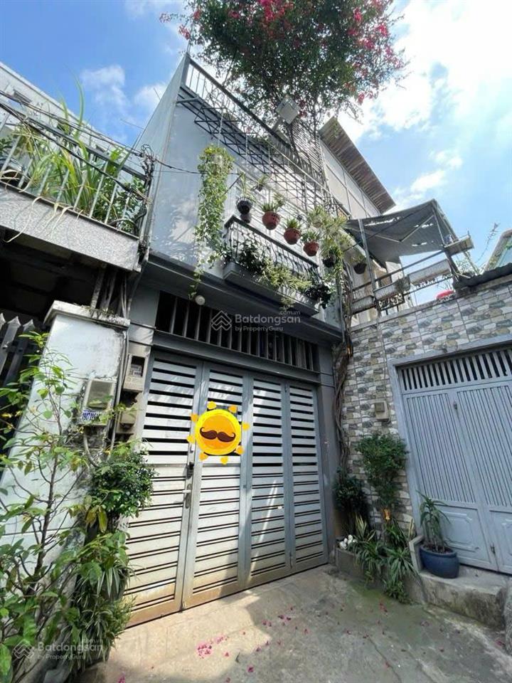 Nhà hẻm xe hơi  btct 3 tầng  3pn, 44m2  nhà còn mới ở liền  nhỉnh 3 tỉ