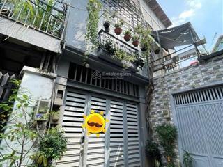 Nhà hẻm xe hơi  btct 3 tầng  3pn, 44m2  nhà còn mới ở liền  nhỉnh 3 tỉ