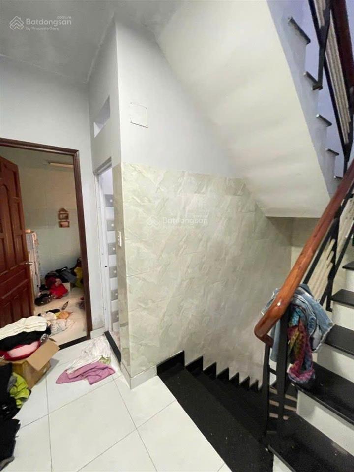 Nhà hẻm xe hơi  btct 3 tầng  3pn, 44m2  nhà còn mới ở liền  nhỉnh 3 tỉ