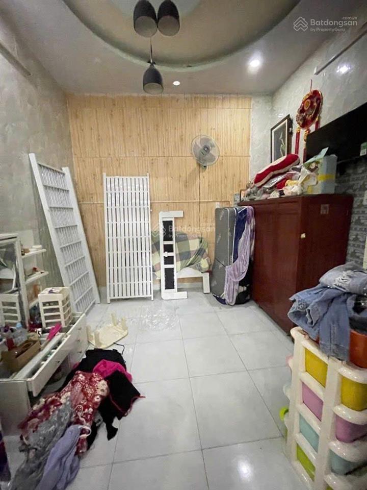 Nhà hẻm xe hơi  btct 3 tầng  3pn, 44m2  nhà còn mới ở liền  nhỉnh 3 tỉ