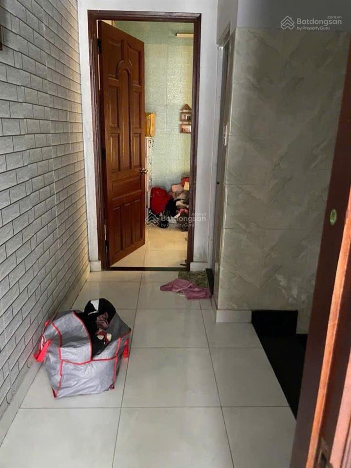 Nhà hẻm xe hơi  btct 3 tầng  3pn, 44m2  nhà còn mới ở liền  nhỉnh 3 tỉ