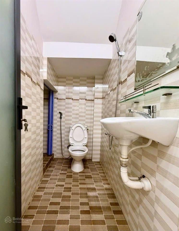 Nhà hẻm xe hơi ngay phạm văn chí q6  btct 4 tầng  40m2  4pn 3wc ban công thoáng  6.x tỉ