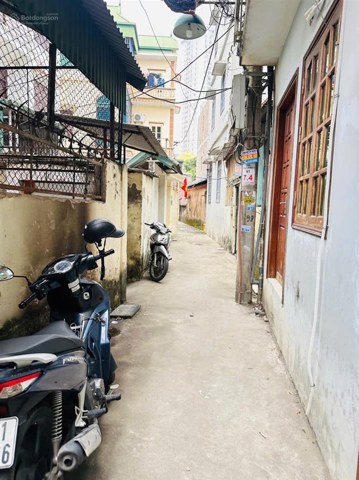 Nhà trong khu dân cư , an ninh tốt gần chợ