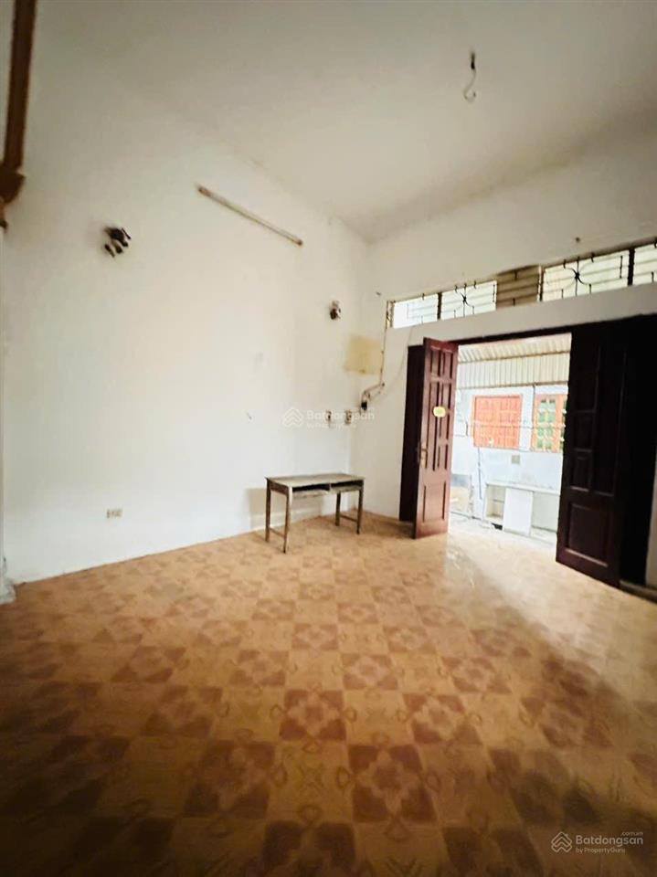 Nhà trong khu dân cư , an ninh tốt gần chợ