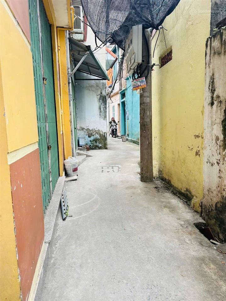 Nhà trong khu dân cư , an ninh tốt gần chợ