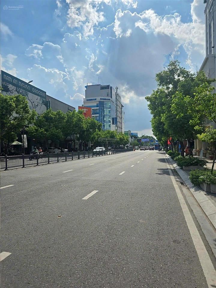 Cho thuê nhà nguyễn văn trỗi 160m² 5 tầng  165 triệu/tháng