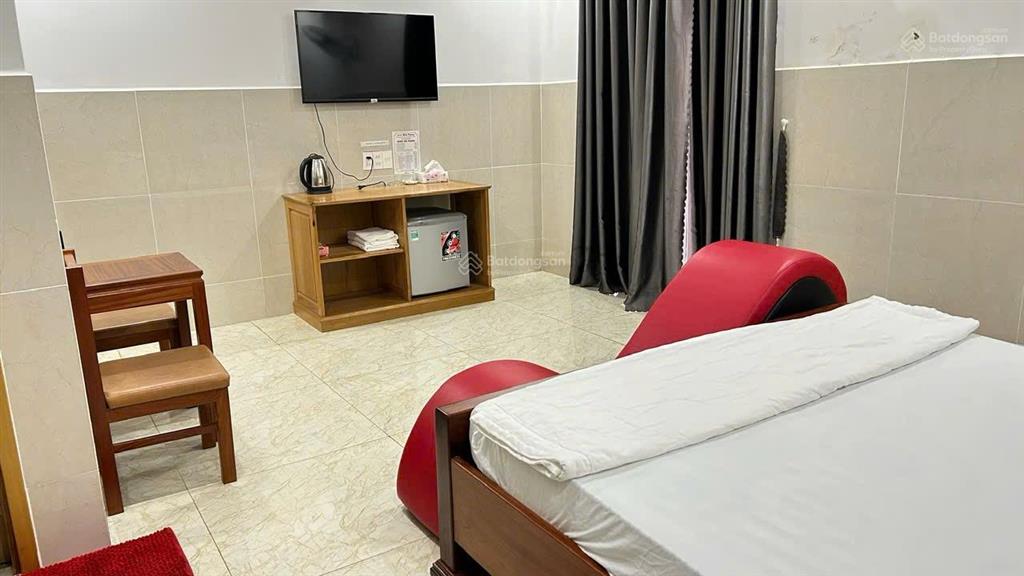 Bán khách sạn 49 phòng dòng tiền 5 tỷ/năm chân núi chứa chan, đồng nai