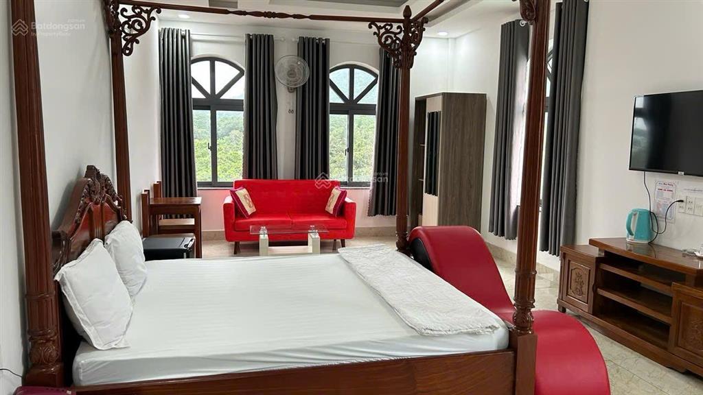 Bán khách sạn 49 phòng dòng tiền 5 tỷ/năm chân núi chứa chan, đồng nai