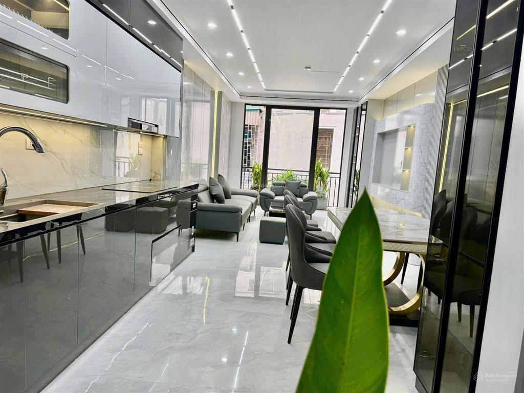 Bán nhà bồ đề 55m² , mt 4m² , nhà 7 tầng thang máy gara ôtô giá chào 17,2 tỷ tl .