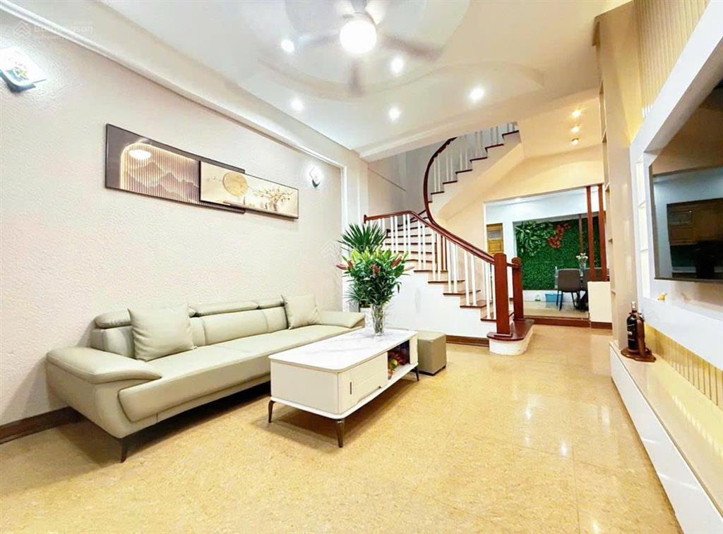 Mới ra  cần tiền cứu công ty  bán gấp  7.86 tỷ  30/35m2   0965 118 ***