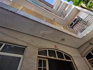 Mặt tiền quyền lựcmặt phốô tô tải tránh nhauvừa cho thuê vừa kinh doanh