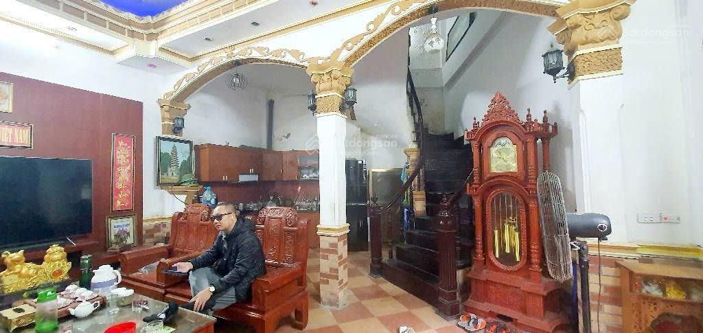 Nhà bán diện tích rộng 65m2  nhà cũ nhưng khung cột xây kiên cố.