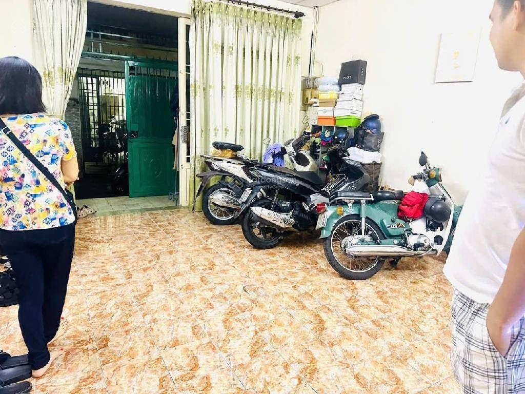 8,9 tỷ  giá quá tốt, chỉ nhỉnh 100tr/m2 nhà 3pn 80m2 cách mt lê quang định 30m, gần chợ bà chiểu