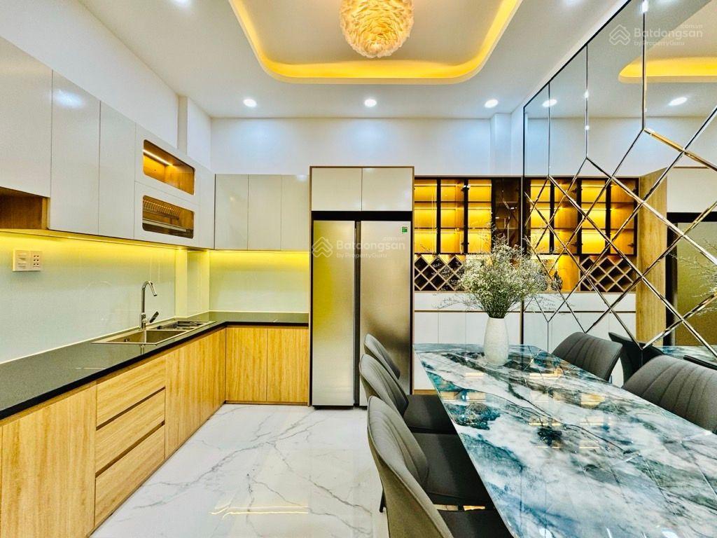 8,65 tỷ  siêu phẩm 5pn cho đại gia đình an cư  dt 50m2 sổ a4 vuông vức  đầy đủ nội thất
