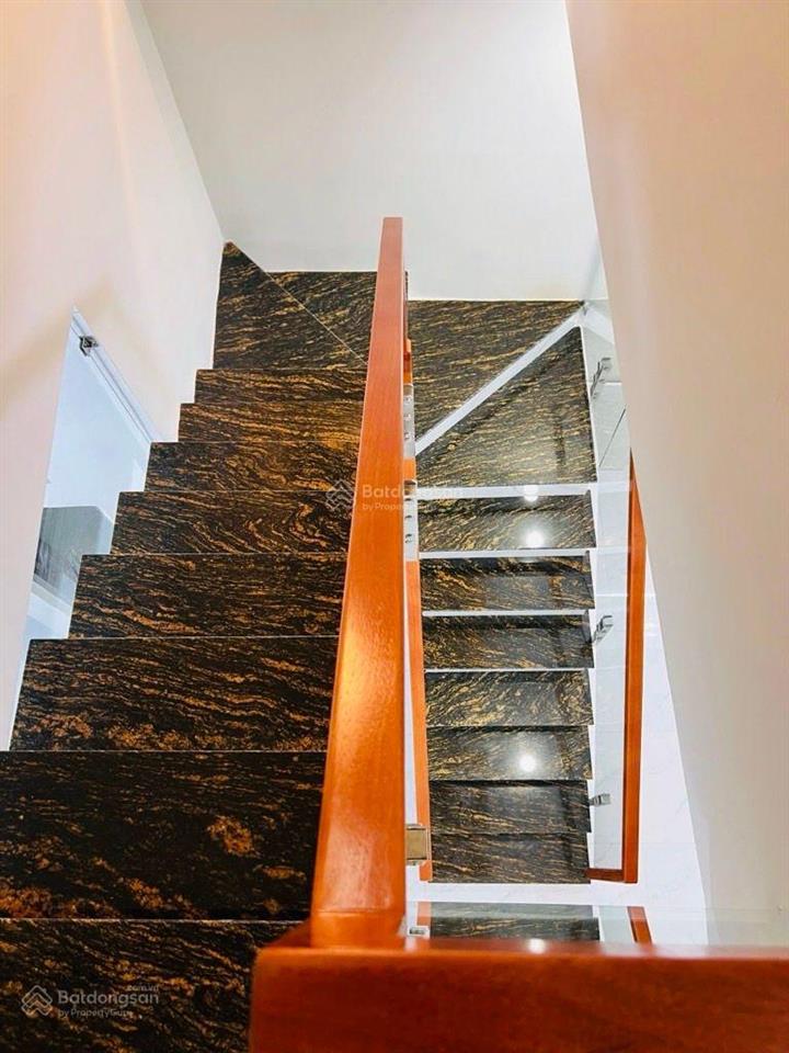 5,55 tỷ  nhà mới, đẹp, full nội thất đường nguyễn cửu vân giáp quận 1  phù hợp gia đình trẻ an cư